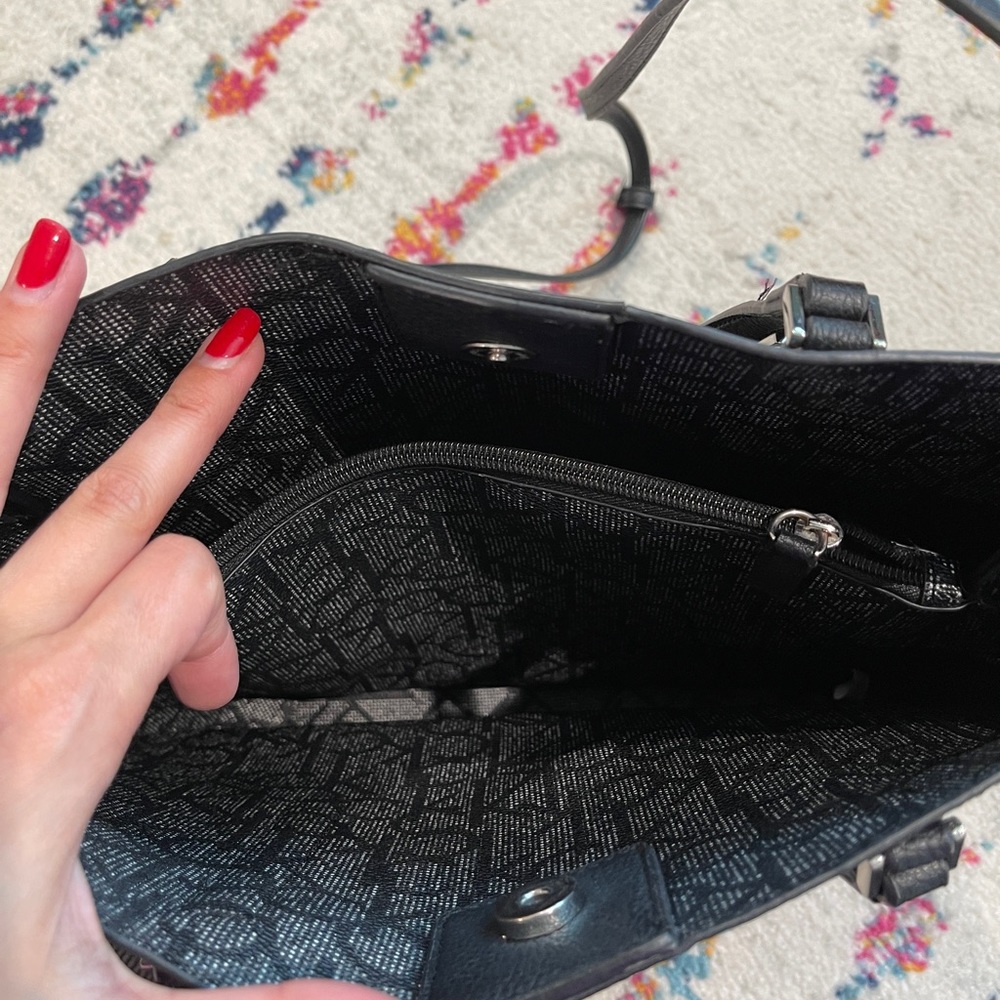 Calvin Klein Large hand/crossbody bag. - Picture 4 of 5